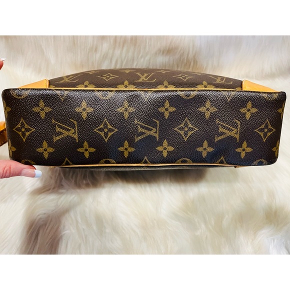 Authentic Louis Vuitton Monogram Trocadero 30 Shoulder Bag - Picture 6 of 15